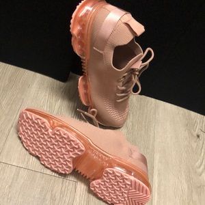 Muave fashion sneaker